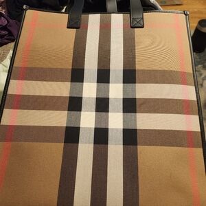 Classic Burberry Tote Bag in Beige and Black